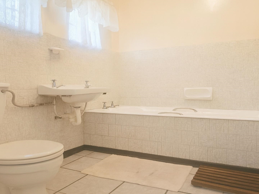 4 Bedroom Property for Sale in Ladybrand Free State